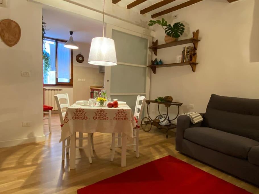 San Lorenzo Apartment In Red Флоренция Экстерьер фото