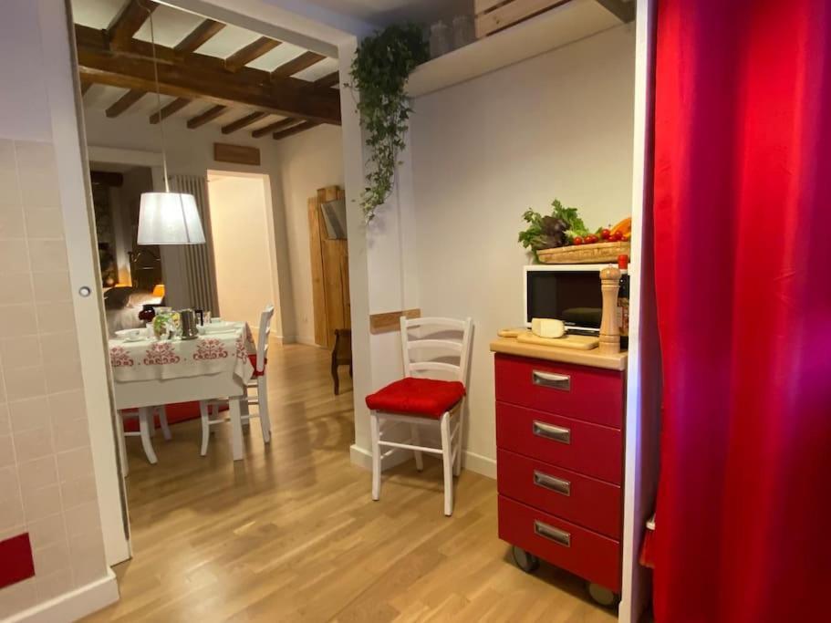 San Lorenzo Apartment In Red Флоренция Экстерьер фото